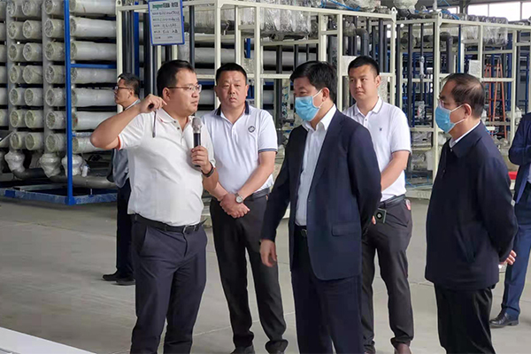 遼寧省葫蘆島市市長楊軍生蒞臨北票市一諾環保產業集團考察并指導工作 遼寧省葫蘆島市市長楊軍生蒞臨北票市一諾環保產業集團考察并指導工作